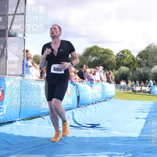 25.08.2024 - Elbe Triathlon Hamburg H.Heesch http://msf.ph/oto/6885812 25.08.2024 11:32:30 Ziel 374, 688 meine-sportfotos.de