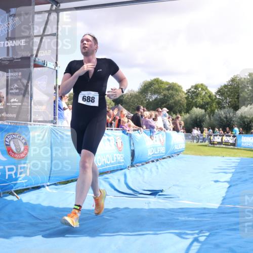 25.08.2024 - Elbe Triathlon Hamburg H.Heesch http://msf.ph/oto/6885815 25.08.2024 11:32:30 Ziel 374, 688 meine-sportfotos.de
