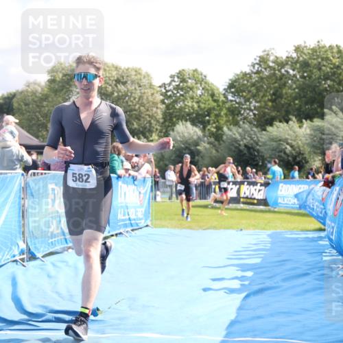 25.08.2024 - Elbe Triathlon Hamburg H.Heesch http://msf.ph/oto/6885821 25.08.2024 11:25:17 Ziel 582, 588, 685, 728, 797, 1600 meine-sportfotos.de