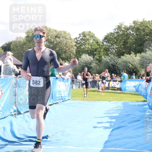 25.08.2024 - Elbe Triathlon Hamburg H.Heesch http://msf.ph/oto/6885823 25.08.2024 11:25:17 Ziel 582, 588, 685, 728, 797, 1600 meine-sportfotos.de