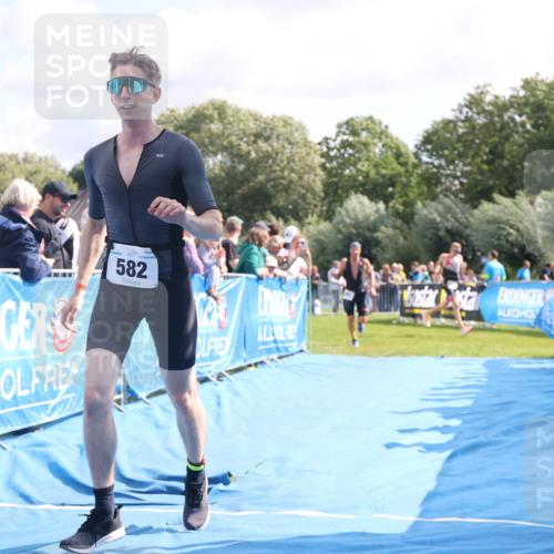 25.08.2024 - Elbe Triathlon Hamburg H.Heesch http://msf.ph/oto/6885831 25.08.2024 11:25:17 Ziel 582, 588, 685, 728, 797, 1600 meine-sportfotos.de