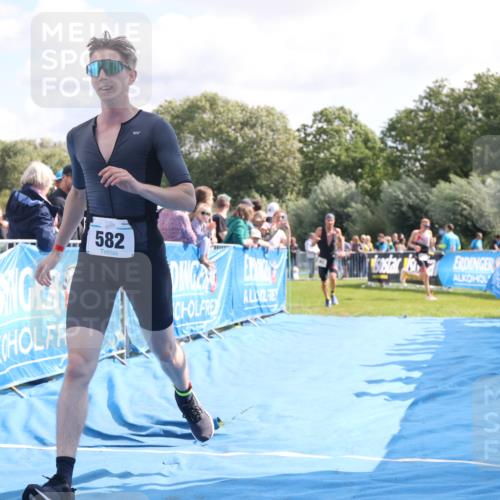 25.08.2024 - Elbe Triathlon Hamburg H.Heesch http://msf.ph/oto/6885833 25.08.2024 11:25:17 Ziel 582, 588, 685, 728, 797, 1600 meine-sportfotos.de