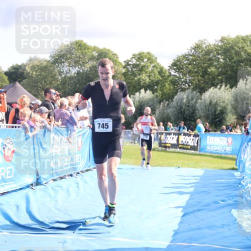 25.08.2024 - Elbe Triathlon Hamburg H.Heesch http://msf.ph/oto/6885834 25.08.2024 11:32:38 Ziel 370, 745 meine-sportfotos.de