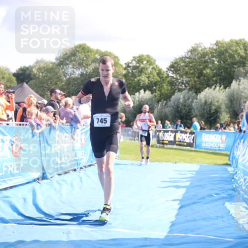 25.08.2024 - Elbe Triathlon Hamburg H.Heesch http://msf.ph/oto/6885836 25.08.2024 11:32:38 Ziel 370, 745 meine-sportfotos.de