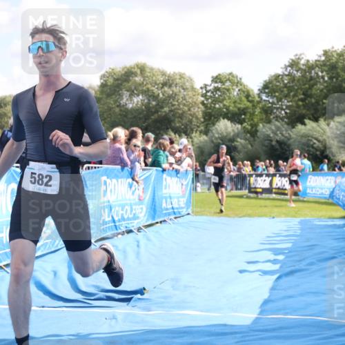 25.08.2024 - Elbe Triathlon Hamburg H.Heesch http://msf.ph/oto/6885837 25.08.2024 11:25:17 Ziel 582, 588, 685, 728, 797, 1600 meine-sportfotos.de