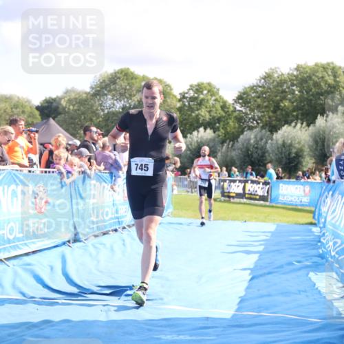 25.08.2024 - Elbe Triathlon Hamburg H.Heesch http://msf.ph/oto/6885838 25.08.2024 11:32:38 Ziel 370, 745 meine-sportfotos.de