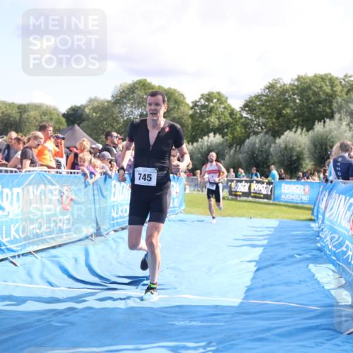 25.08.2024 - Elbe Triathlon Hamburg H.Heesch http://msf.ph/oto/6885842 25.08.2024 11:32:38 Ziel 370, 745 meine-sportfotos.de