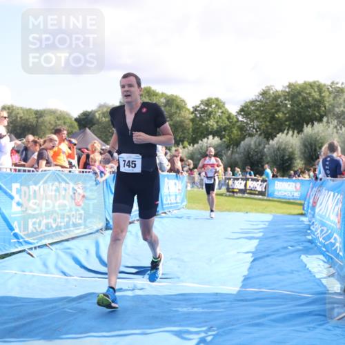25.08.2024 - Elbe Triathlon Hamburg H.Heesch http://msf.ph/oto/6885850 25.08.2024 11:32:39 Ziel 370, 745 meine-sportfotos.de