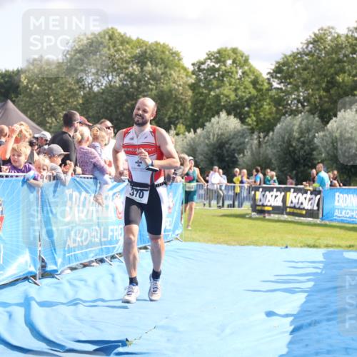 25.08.2024 - Elbe Triathlon Hamburg H.Heesch http://msf.ph/oto/6885854 25.08.2024 11:32:40 Ziel 370, 745 meine-sportfotos.de