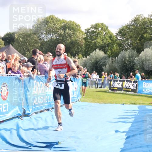 25.08.2024 - Elbe Triathlon Hamburg H.Heesch http://msf.ph/oto/6885858 25.08.2024 11:32:41 Ziel 370, 745 meine-sportfotos.de