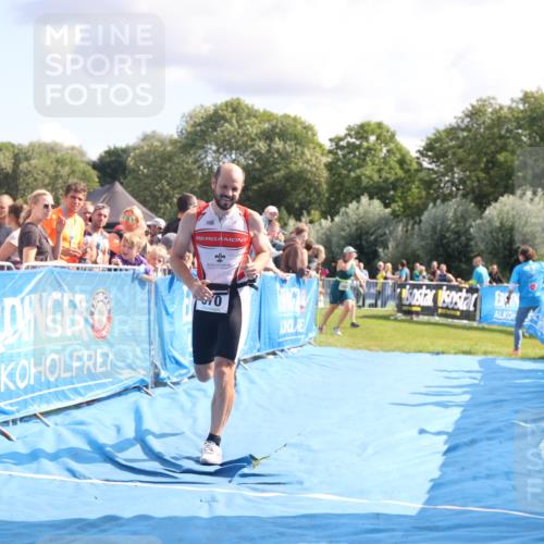 25.08.2024 - Elbe Triathlon Hamburg H.Heesch http://msf.ph/oto/6885872 25.08.2024 11:32:41 Ziel 370, 745 meine-sportfotos.de