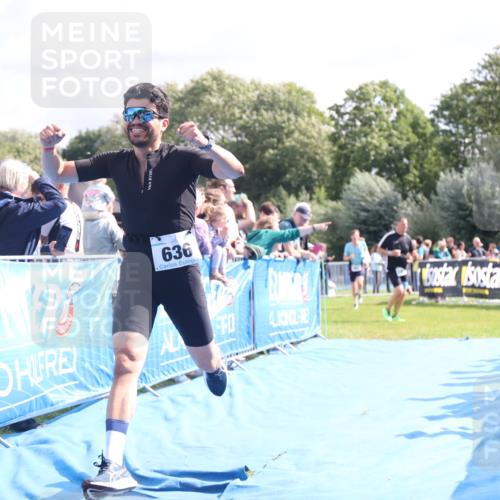 25.08.2024 - Elbe Triathlon Hamburg H.Heesch http://msf.ph/oto/6885878 25.08.2024 11:25:32 Ziel 636, 684 meine-sportfotos.de