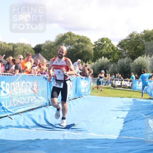 25.08.2024 - Elbe Triathlon Hamburg H.Heesch http://msf.ph/oto/6885879 25.08.2024 11:32:41 Ziel 370, 745 meine-sportfotos.de