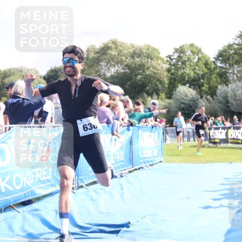 25.08.2024 - Elbe Triathlon Hamburg H.Heesch http://msf.ph/oto/6885880 25.08.2024 11:25:32 Ziel 636, 684 meine-sportfotos.de