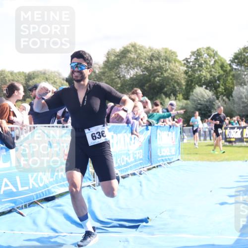 25.08.2024 - Elbe Triathlon Hamburg H.Heesch http://msf.ph/oto/6885882 25.08.2024 11:25:32 Ziel 636, 684 meine-sportfotos.de