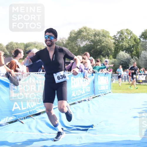 25.08.2024 - Elbe Triathlon Hamburg H.Heesch http://msf.ph/oto/6885884 25.08.2024 11:25:32 Ziel 636, 684 meine-sportfotos.de