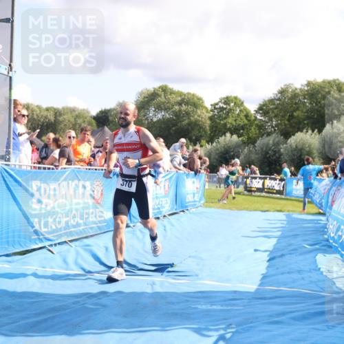 25.08.2024 - Elbe Triathlon Hamburg H.Heesch http://msf.ph/oto/6885885 25.08.2024 11:32:41 Ziel 370, 745 meine-sportfotos.de