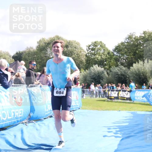 25.08.2024 - Elbe Triathlon Hamburg H.Heesch http://msf.ph/oto/6885895 25.08.2024 11:25:38 Ziel 636, 684 meine-sportfotos.de