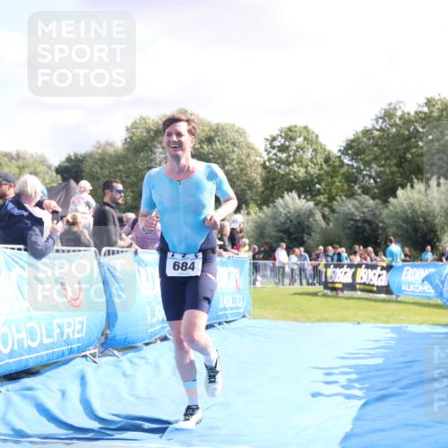 25.08.2024 - Elbe Triathlon Hamburg H.Heesch http://msf.ph/oto/6885897 25.08.2024 11:25:38 Ziel 636, 684 meine-sportfotos.de