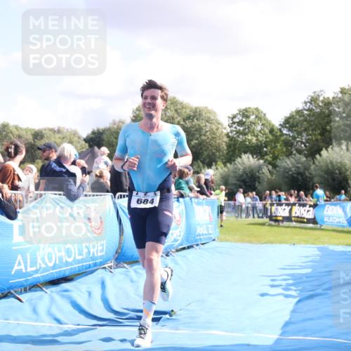 25.08.2024 - Elbe Triathlon Hamburg H.Heesch http://msf.ph/oto/6885906 25.08.2024 11:25:38 Ziel 636, 684 meine-sportfotos.de