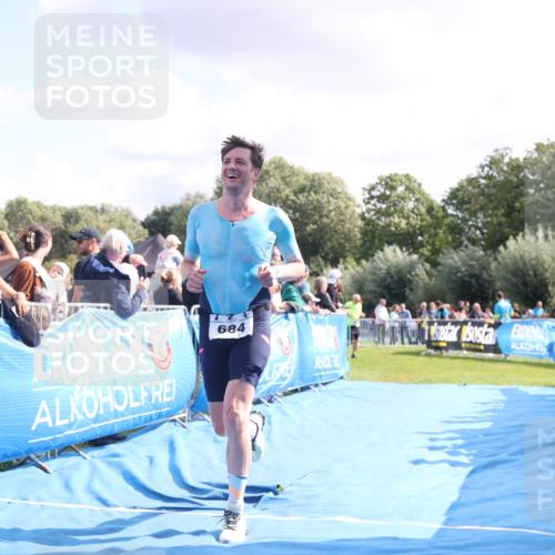25.08.2024 - Elbe Triathlon Hamburg H.Heesch http://msf.ph/oto/6885908 25.08.2024 11:25:38 Ziel 636, 684 meine-sportfotos.de