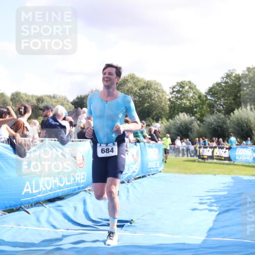 25.08.2024 - Elbe Triathlon Hamburg H.Heesch http://msf.ph/oto/6885910 25.08.2024 11:25:38 Ziel 636, 684 meine-sportfotos.de