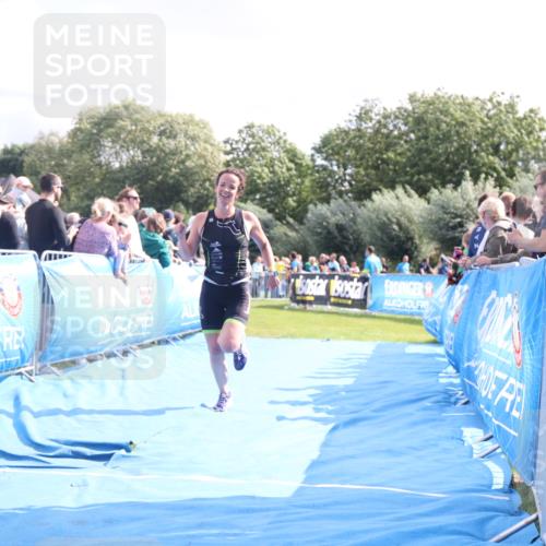 25.08.2024 - Elbe Triathlon Hamburg H.Heesch http://msf.ph/oto/6885981 25.08.2024 11:25:46 Ziel 529 meine-sportfotos.de