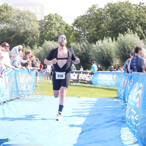 25.08.2024 - Elbe Triathlon Hamburg H.Heesch http://msf.ph/oto/6885992 25.08.2024 11:33:00 Ziel 256, 407, 737 meine-sportfotos.de