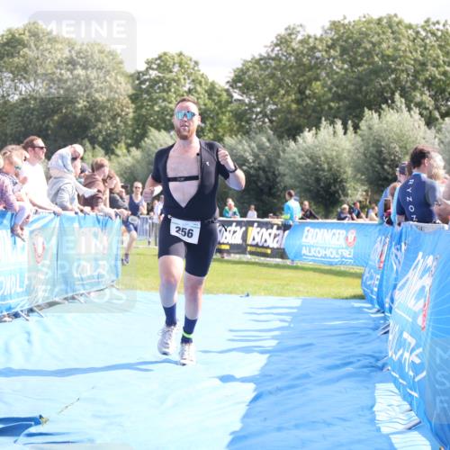 25.08.2024 - Elbe Triathlon Hamburg H.Heesch http://msf.ph/oto/6885998 25.08.2024 11:33:00 Ziel 256, 407, 737 meine-sportfotos.de