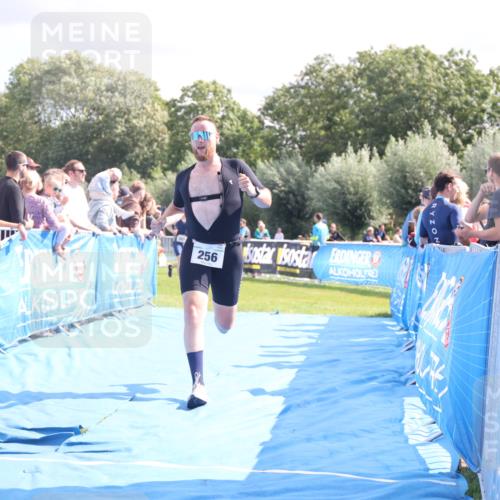 25.08.2024 - Elbe Triathlon Hamburg H.Heesch http://msf.ph/oto/6886004 25.08.2024 11:33:00 Ziel 256, 407, 737 meine-sportfotos.de