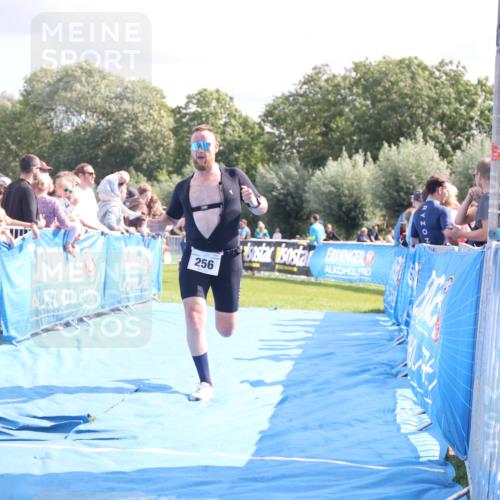 25.08.2024 - Elbe Triathlon Hamburg H.Heesch http://msf.ph/oto/6886006 25.08.2024 11:33:00 Ziel 256, 407, 737 meine-sportfotos.de