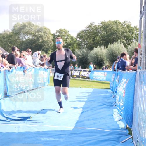 25.08.2024 - Elbe Triathlon Hamburg H.Heesch http://msf.ph/oto/6886008 25.08.2024 11:33:00 Ziel 256, 407, 737 meine-sportfotos.de