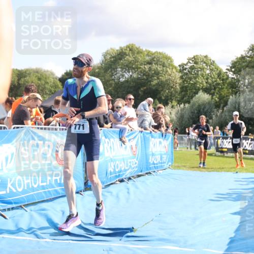25.08.2024 - Elbe Triathlon Hamburg H.Heesch http://msf.ph/oto/6886187 25.08.2024 11:33:22 Ziel 141, 574, 729, 771, 783 meine-sportfotos.de