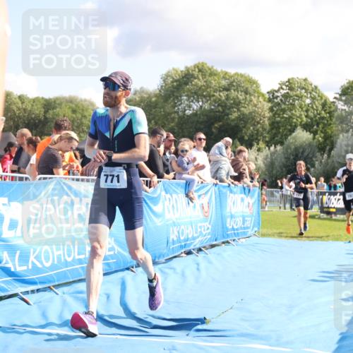 25.08.2024 - Elbe Triathlon Hamburg H.Heesch http://msf.ph/oto/6886192 25.08.2024 11:33:22 Ziel 141, 574, 729, 771, 783 meine-sportfotos.de