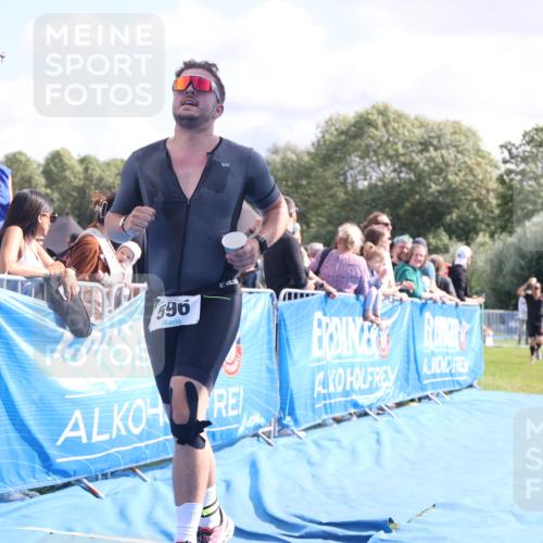 25.08.2024 - Elbe Triathlon Hamburg H.Heesch http://msf.ph/oto/6886223 25.08.2024 11:26:04 Ziel 175, 281, 409, 596, 694 meine-sportfotos.de