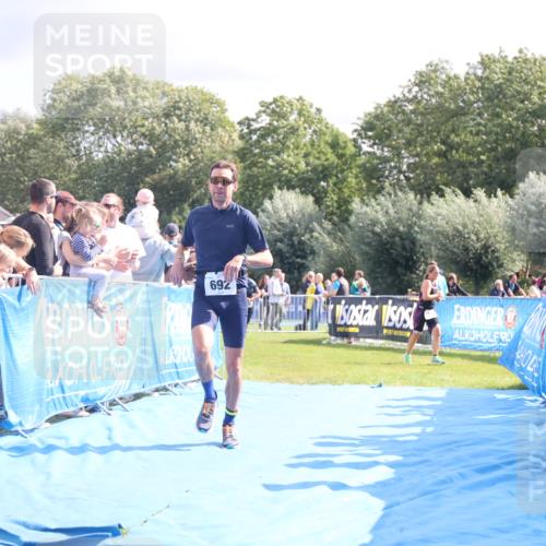 25.08.2024 - Elbe Triathlon Hamburg H.Heesch http://msf.ph/oto/6886263 25.08.2024 11:33:41 Ziel 485, 692 meine-sportfotos.de