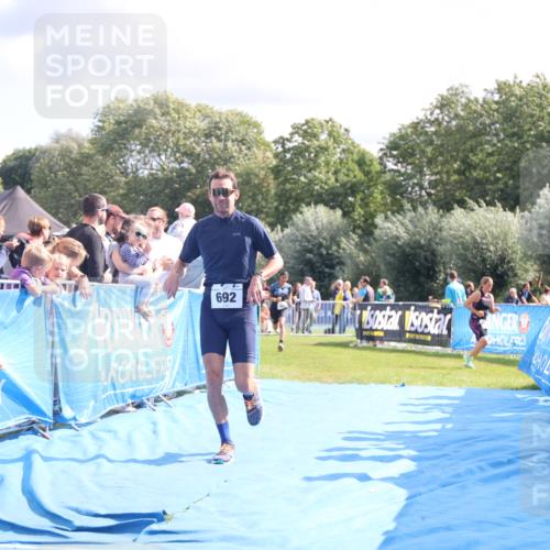 25.08.2024 - Elbe Triathlon Hamburg H.Heesch http://msf.ph/oto/6886274 25.08.2024 11:33:41 Ziel 485, 692 meine-sportfotos.de
