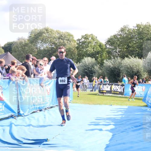 25.08.2024 - Elbe Triathlon Hamburg H.Heesch http://msf.ph/oto/6886276 25.08.2024 11:33:41 Ziel 485, 692 meine-sportfotos.de