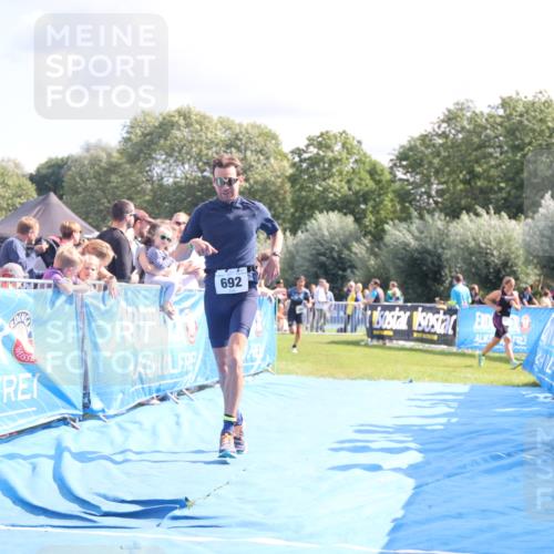 25.08.2024 - Elbe Triathlon Hamburg H.Heesch http://msf.ph/oto/6886280 25.08.2024 11:33:41 Ziel 485, 692 meine-sportfotos.de