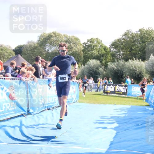25.08.2024 - Elbe Triathlon Hamburg H.Heesch http://msf.ph/oto/6886284 25.08.2024 11:33:41 Ziel 485, 692 meine-sportfotos.de
