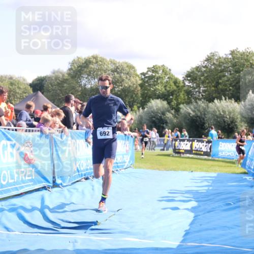 25.08.2024 - Elbe Triathlon Hamburg H.Heesch http://msf.ph/oto/6886286 25.08.2024 11:33:41 Ziel 485, 692 meine-sportfotos.de