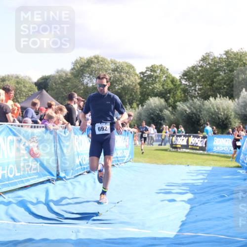 25.08.2024 - Elbe Triathlon Hamburg H.Heesch http://msf.ph/oto/6886288 25.08.2024 11:33:41 Ziel 485, 692 meine-sportfotos.de