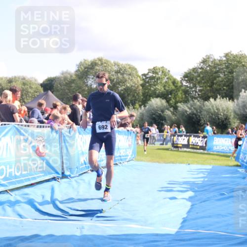 25.08.2024 - Elbe Triathlon Hamburg H.Heesch http://msf.ph/oto/6886290 25.08.2024 11:33:41 Ziel 485, 692 meine-sportfotos.de