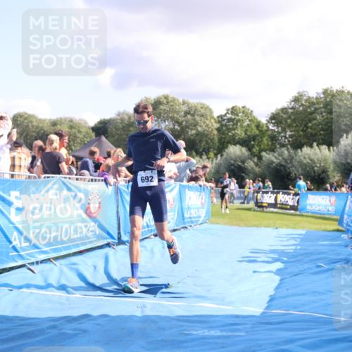 25.08.2024 - Elbe Triathlon Hamburg H.Heesch http://msf.ph/oto/6886299 25.08.2024 11:33:41 Ziel 485, 692 meine-sportfotos.de