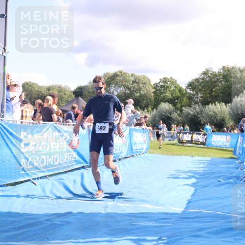 25.08.2024 - Elbe Triathlon Hamburg H.Heesch http://msf.ph/oto/6886303 25.08.2024 11:33:42 Ziel 485, 692 meine-sportfotos.de