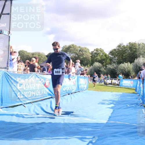25.08.2024 - Elbe Triathlon Hamburg H.Heesch http://msf.ph/oto/6886308 25.08.2024 11:33:42 Ziel 485, 692 meine-sportfotos.de