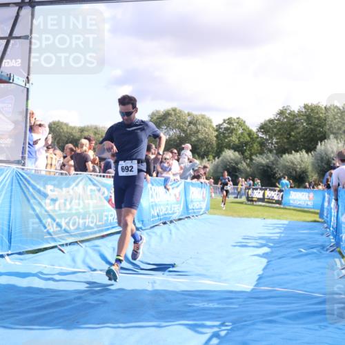 25.08.2024 - Elbe Triathlon Hamburg H.Heesch http://msf.ph/oto/6886312 25.08.2024 11:33:42 Ziel 485, 692 meine-sportfotos.de