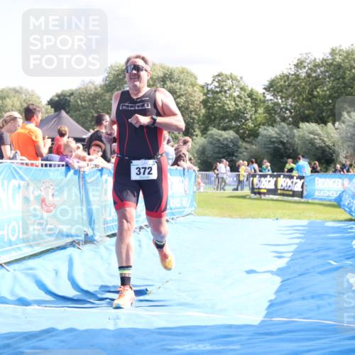 25.08.2024 - Elbe Triathlon Hamburg H.Heesch http://msf.ph/oto/6886357 25.08.2024 11:33:56 Ziel 372 meine-sportfotos.de