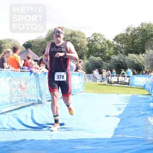 25.08.2024 - Elbe Triathlon Hamburg H.Heesch http://msf.ph/oto/6886359 25.08.2024 11:33:56 Ziel 372 meine-sportfotos.de