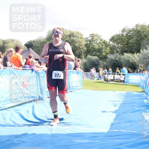 25.08.2024 - Elbe Triathlon Hamburg H.Heesch http://msf.ph/oto/6886361 25.08.2024 11:33:56 Ziel 372 meine-sportfotos.de